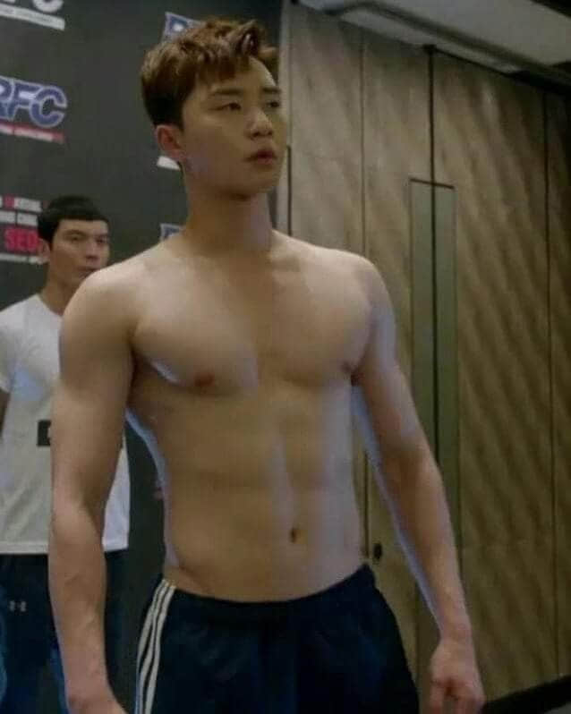 韩剧《梨泰院Class》男主角朴叙俊魅力爆表 过去的露肉片段好养眼-NICEGAY