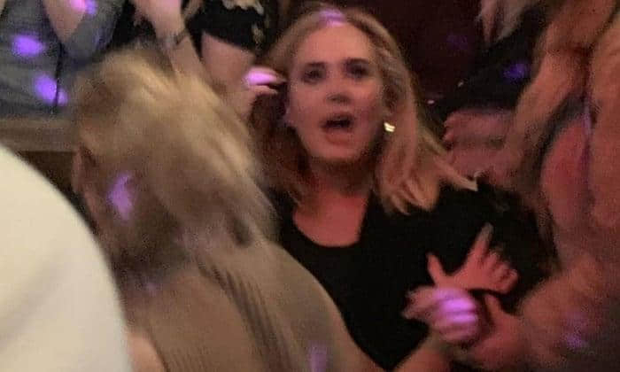 阿黛尔与珍妮佛劳伦斯到同志酒吧玩超开,拼酒、抱男人、扑倒对方样样来! -5 阿黛尔与珍妮佛劳伦斯到同志酒吧玩超开,拼酒、抱男人、扑倒对方样样来!-NICEGAY