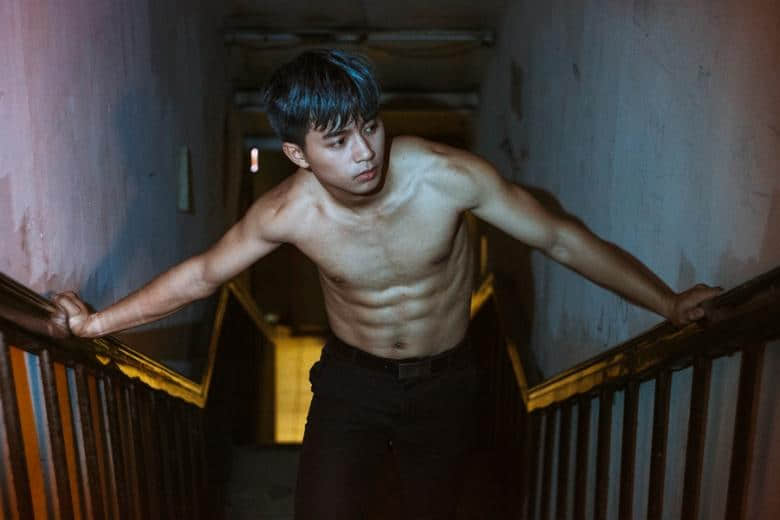 摄影师Kat镜头下的裸身男孩（上）：老派少年与大雨下的裸男 -1