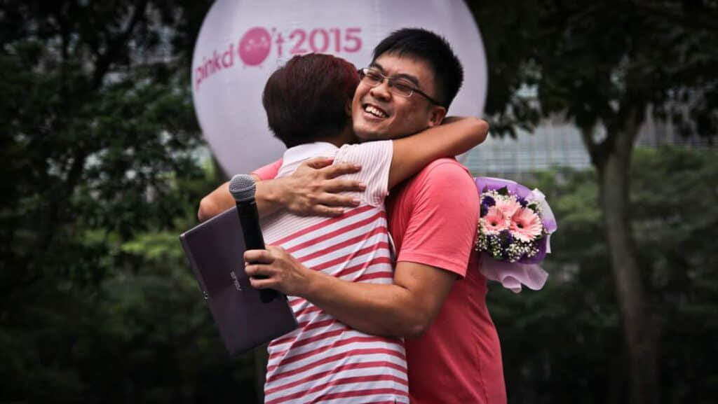新加坡HIV感染者资料外洩,她站出来支持感染者儿子:学会接纳可以拯救生命 -2 新加坡HIV感染者资料外洩,她站出来支持感染者儿子:学会接纳可以拯救生命-NICEGAY