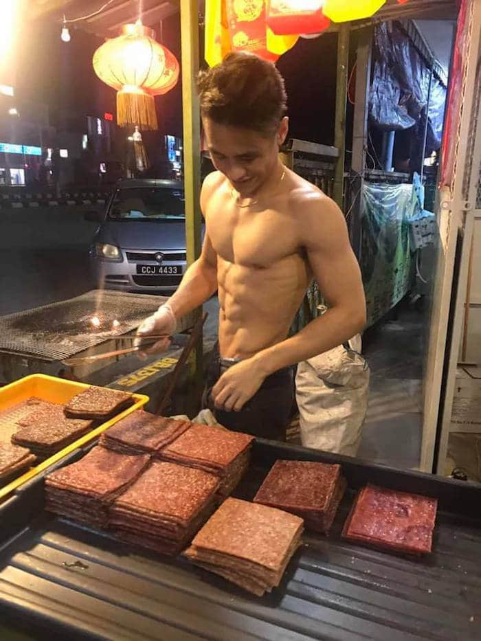 爆肉马来西亚天菜肉干侠!裸上身卖肉干超诱人! -6 爆肉马来西亚天菜肉干侠!裸上身卖肉干超诱人!-NICEGAY