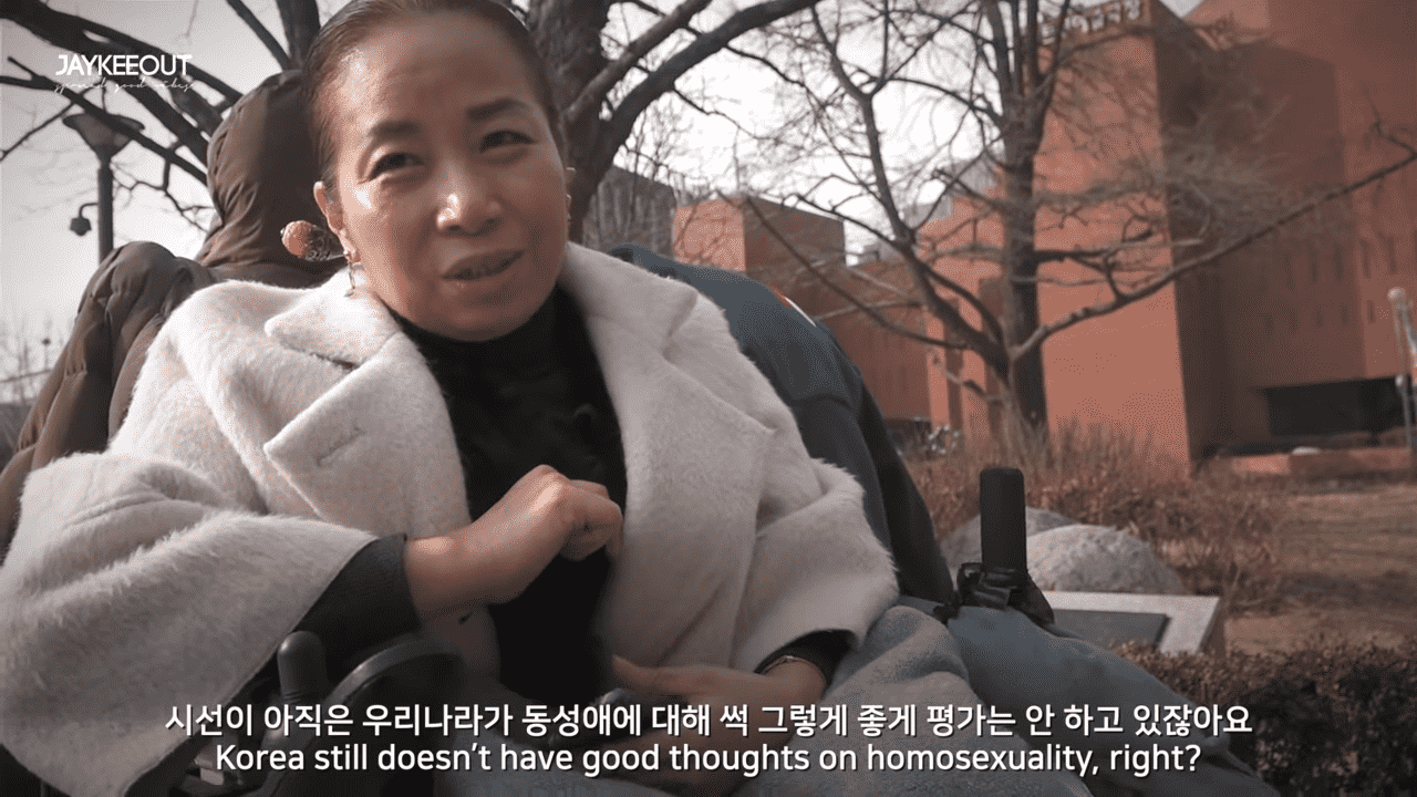 南韩男同志情侣Youtuber走上街头耍恩爱,社会实验提问韩国人同志友善吗?-NICEGAY