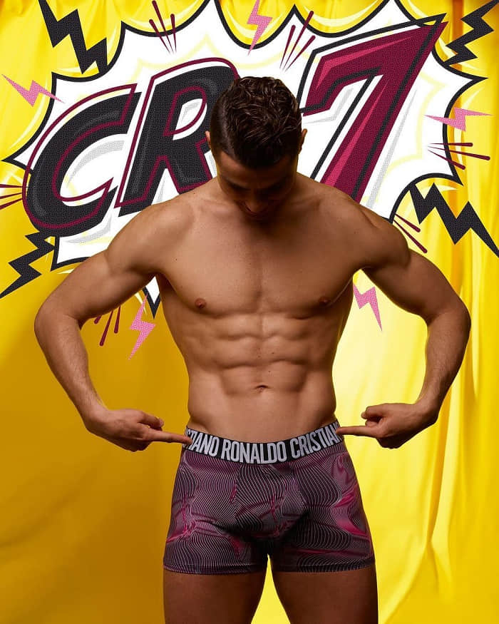 C罗男性内裤品牌宣传照走超人风,C罗的超能力是...下面一大包?-NICEGAY