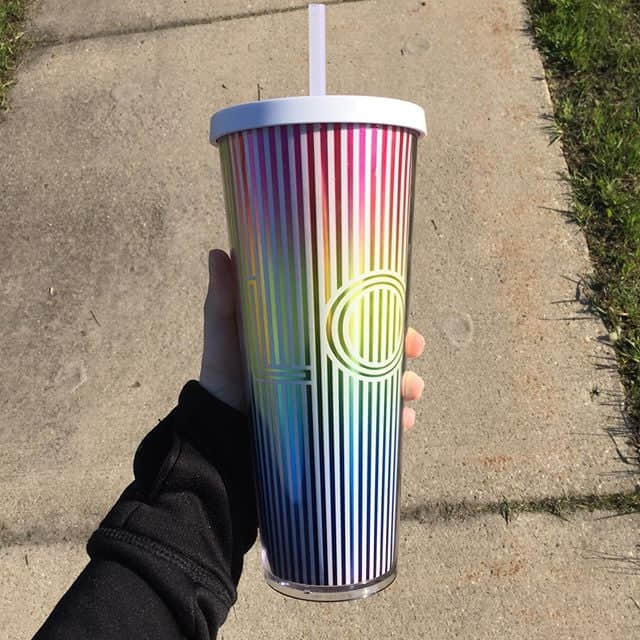 同志友善咖啡!星巴克为了骄傲月释出超炫目彩虹咖啡杯-NICEGAY