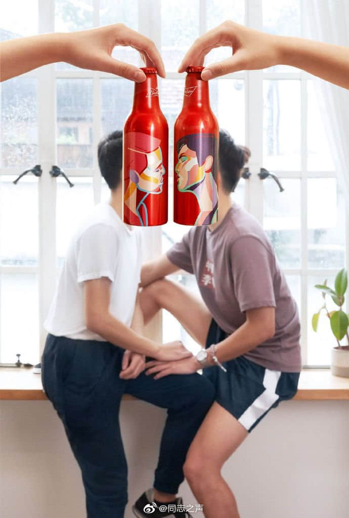 百威七夕推啤酒文案「爱不只一种,爱只有一种」 网友把男性包装摆一起晒恩爱-NICEGAY