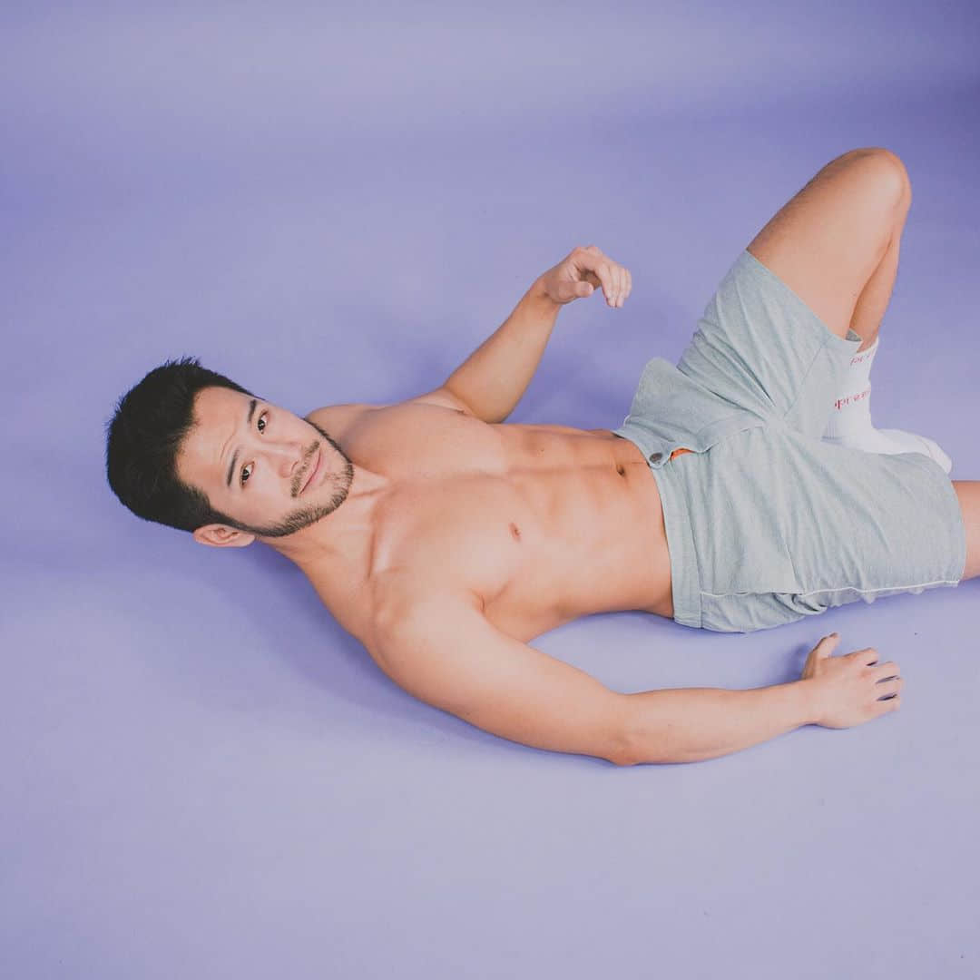 新加坡男同志歌手MV大秀好身材 新歌谈约炮:当我们向外找爱,就得面对孤独-NICEGAY