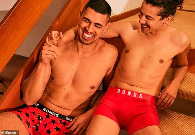 内裤广告主打男男情侣的亲密时刻 引发恐同人士不满-NICEGAY