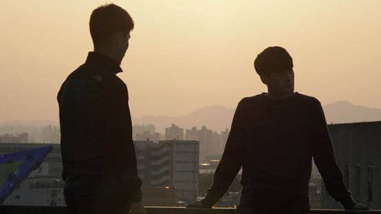 复杂难解的男男三角恋,近乎真枪实弹的性爱画面:《仲夏夜役男恋》-NICEGAY