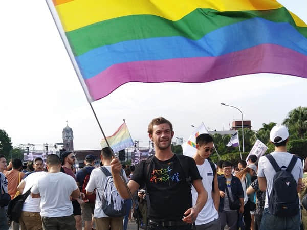 《野放动物》大玩吹箫、3P大尺度场景 男主角勇夺坎城影展奖项!-NICEGAY