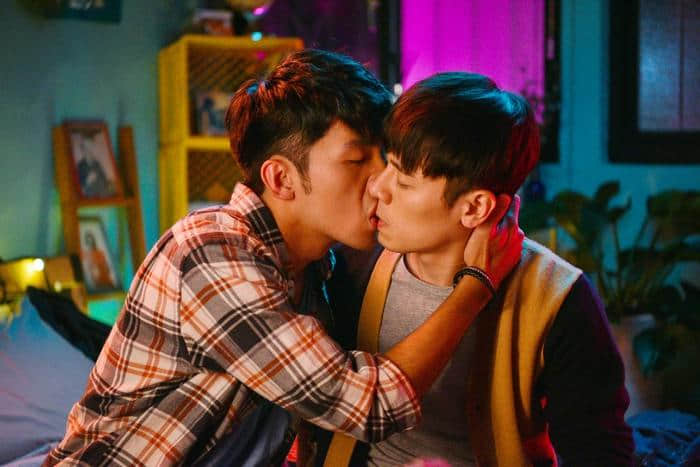 邱志宇创作《我的灵魂是爱做的》电影主题曲 MV里与异男忘热吻:嘴唇好软!-NICEGAY