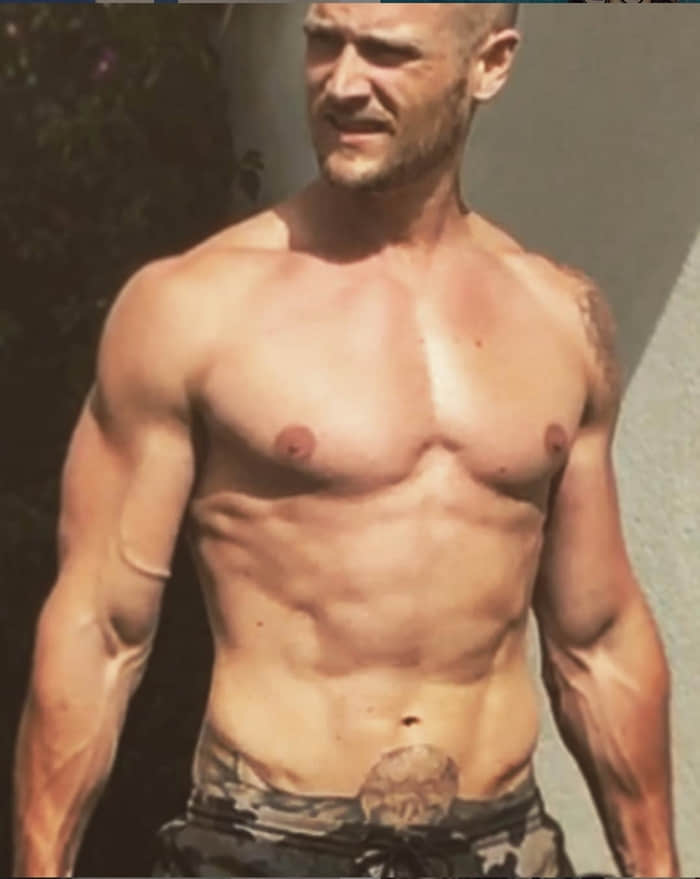 当肌壮恐同熟男教练领军同志游泳队:《我的教练我们的菜》-NICEGAY