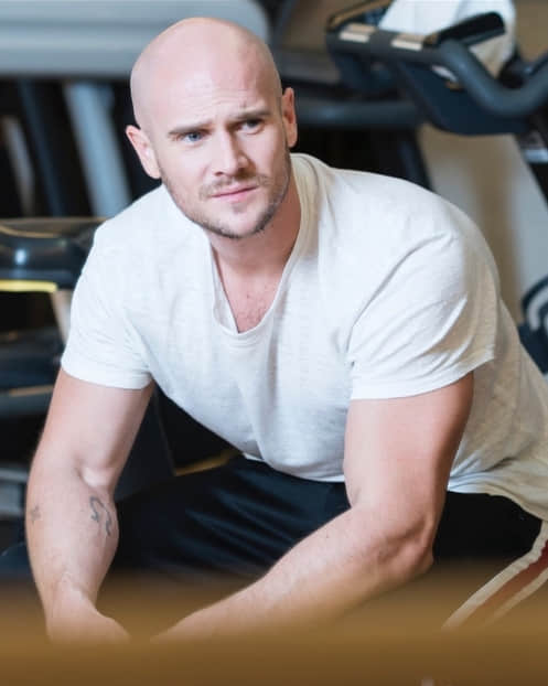 当肌壮恐同熟男教练领军同志游泳队:《我的教练我们的菜》-NICEGAY
