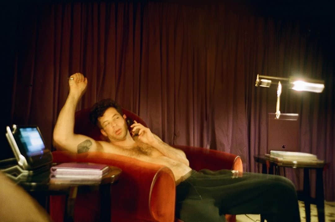 英国知名音乐制作人出柜 坦承自己是「智性恋」-NICEGAY