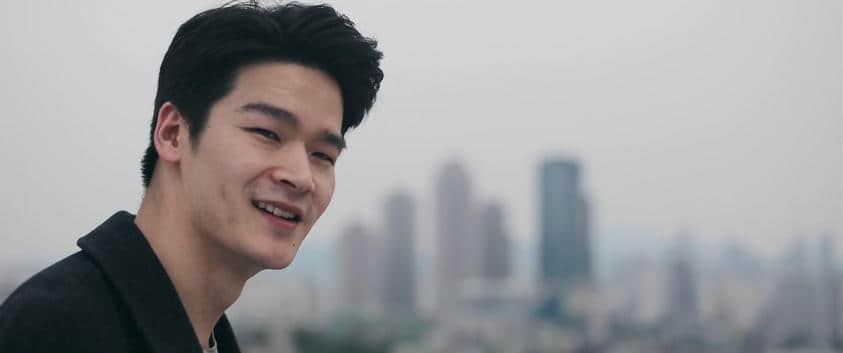 《双面装扮》影评:因同志而获利,却过不了内心恐同的那一关-NICEGAY