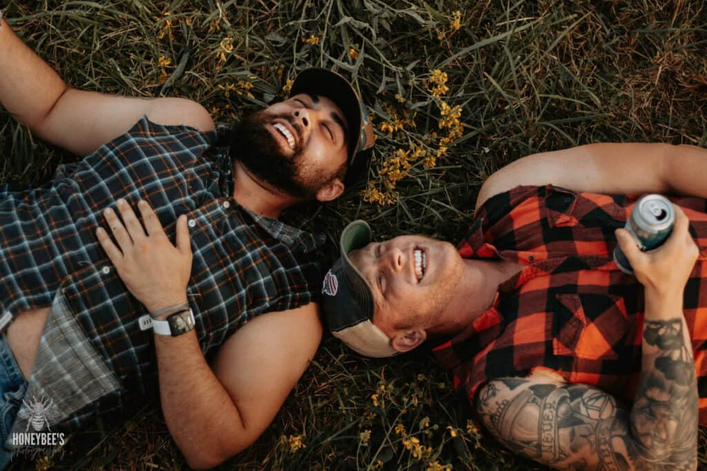 网PO直男兄弟情超有爱,未知一桩美事引发正反两派网友各自表述-NICEGAY