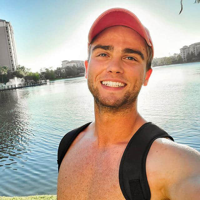 拍过同志谜片就不行?型男选手遭美国实境秀Love Island开除后首度现身 -1 拍过同志谜片就不行?型男选手遭美国实境秀Love Island开除后首度现身-NICEGAY