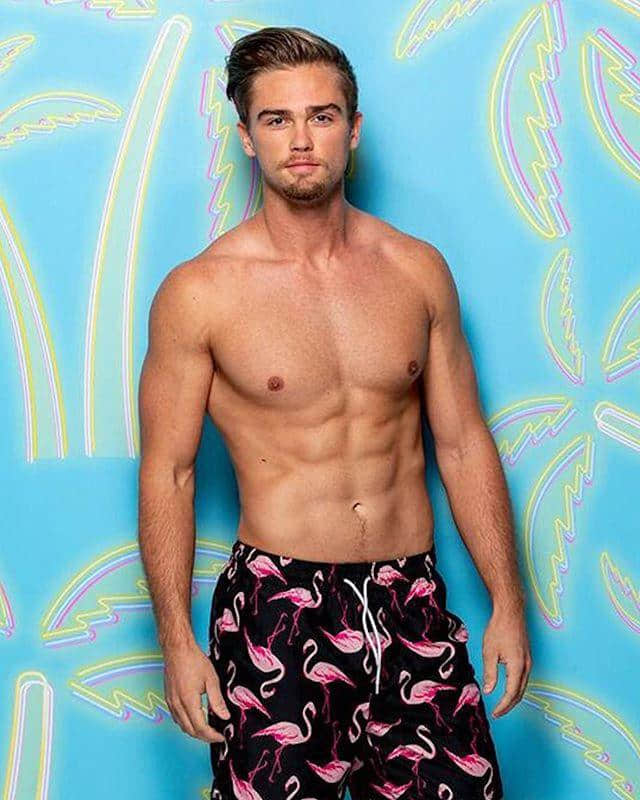 拍过同志谜片就不行?型男选手遭美国实境秀Love Island开除后首度现身 -2 拍过同志谜片就不行?型男选手遭美国实境秀Love Island开除后首度现身-NICEGAY