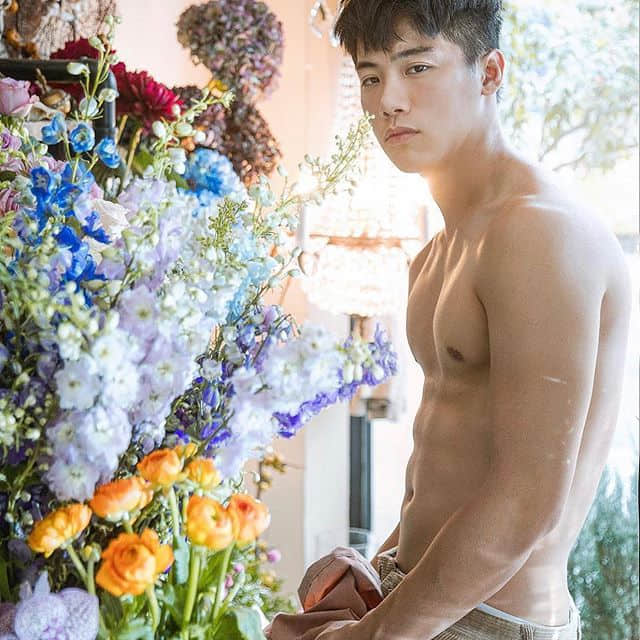 《馋上你》甜系野性男孩Cheng范成章出道来头不小 花艺马术与模特,六块腹肌三项专长 -5 《馋上你》甜系野性男孩Cheng范成章出道来头不小 花艺马术与模特,六块腹肌三项专长-NICEGAY