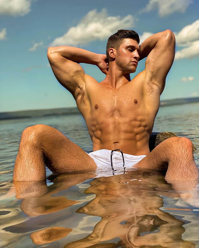 周一嘎肌肉|下面太强不晃会撞到地上的超巨肌肉内裤男模:Kyle Hynick -4 周一品肌肉|下面太强不晃会撞到地上的超巨肌肉内裤男模:Kyle Hynick-NICEGAY