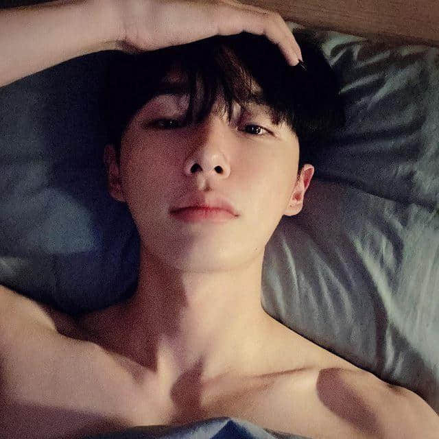 周六尝鲜肉｜韩国国民男友笑容宛如甜点，暖心暖手带着边吃边走：최대수 -1