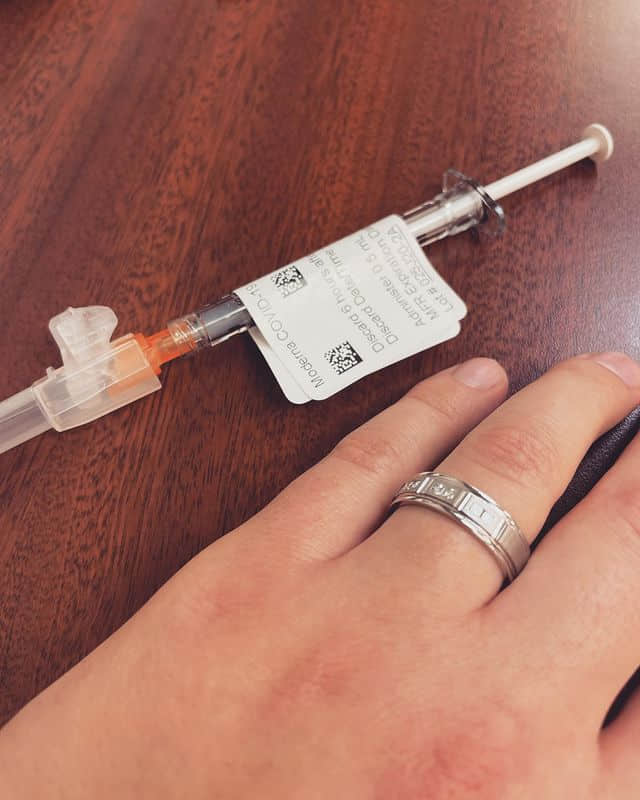 疫苗之恋闪爆眼!美男护士为男友注射疫苗,胶带下居然偷藏惊喜 -3 疫苗之恋闪爆眼!美男护士为男友注射疫苗,胶带下居然偷藏惊喜-NICEGAY