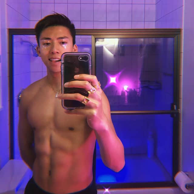 炸弹变彩蛋!网络创作男孩写歌出柜 妈妈听完反应出乎意料 -1 炸弹变彩蛋!网络创作男孩写歌出柜 妈妈听完反应出乎意料-NICEGAY