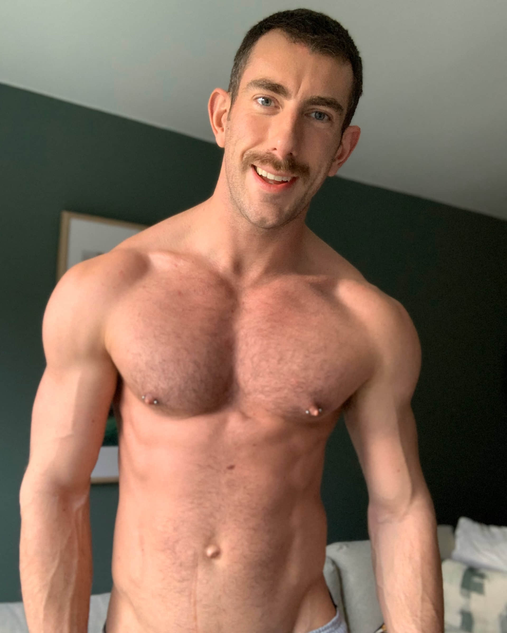 与艾滋共处十余年的G片演员:John Thomas-NICEGAY