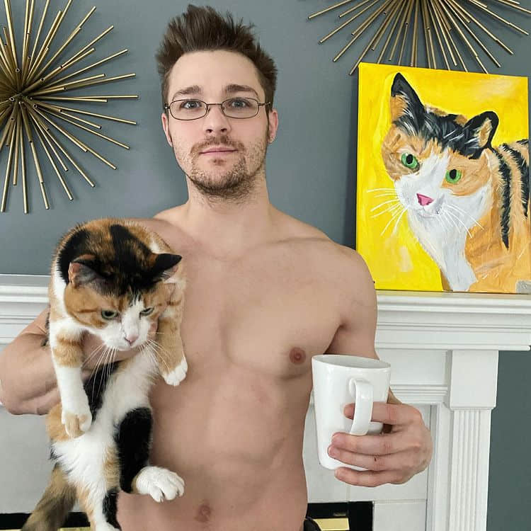 周一品肌肉|和重训与超萌猫猫过着幸福人生的美国巨巨帅哥:Cody Messner-NICEGAY