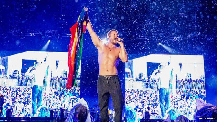 谜幻乐团主唱大手笔!捐赠百万美金力挺同志族群&-NICEGAY