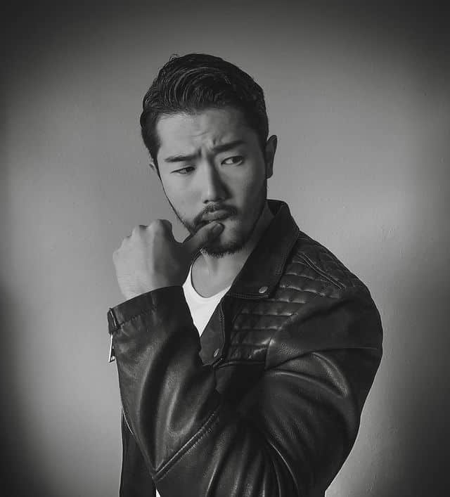 周一品肌肉|肌肉壮壮胡渣小哥的质感生活摄影日记:Jay Hirokawa-NICEGAY