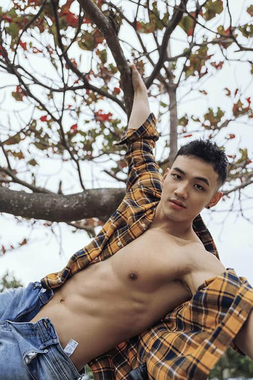 《Fantasy:黄欣元Alvin写真书》从体育生到健美教练,酷帅、阳光一次呈现-NICEGAY