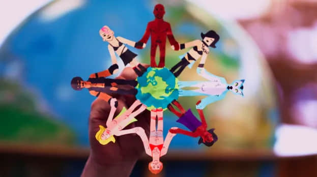 太想做爱?亚裔男拍片大聊全民性教育 教会牧师受访表情有点尴尬-NICEGAY