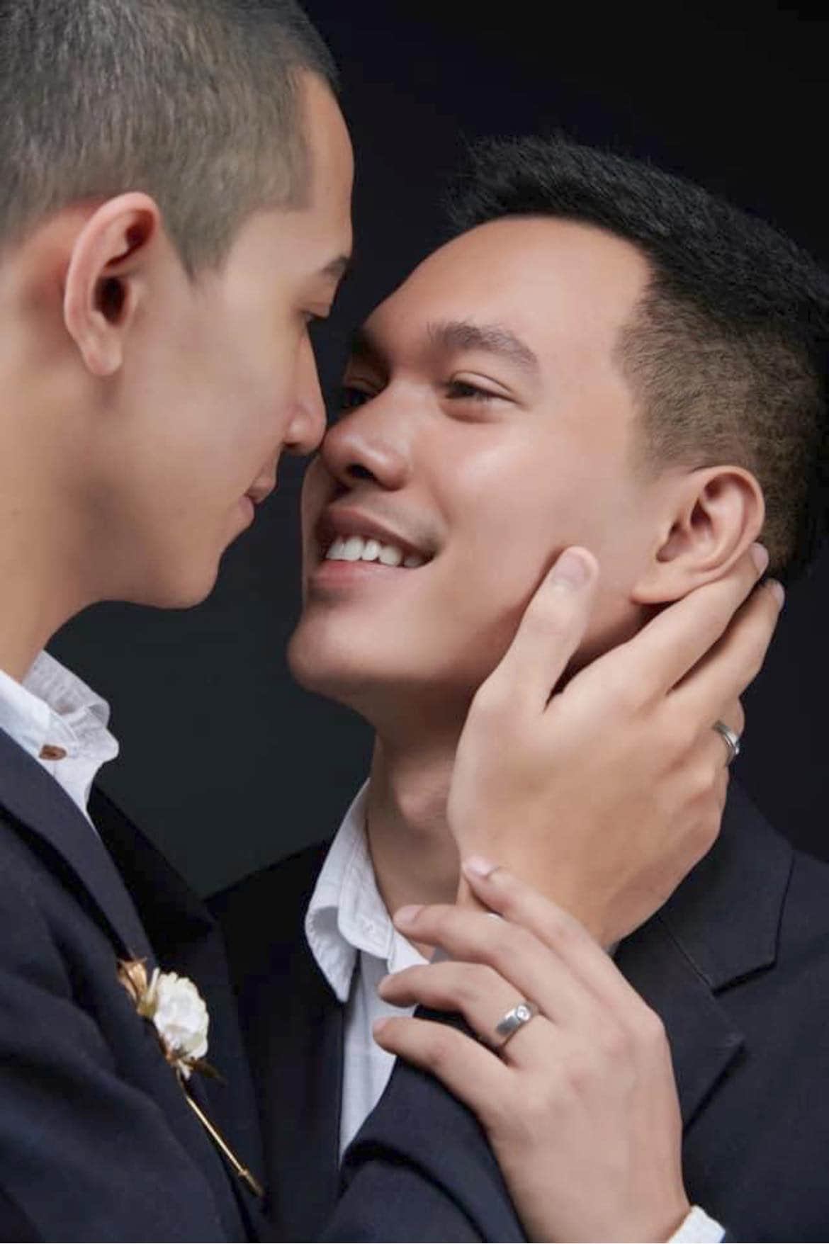 泰国夫夫档婚后幸福晒恩爱 竟收到来自海外的死亡威胁-NICEGAY
