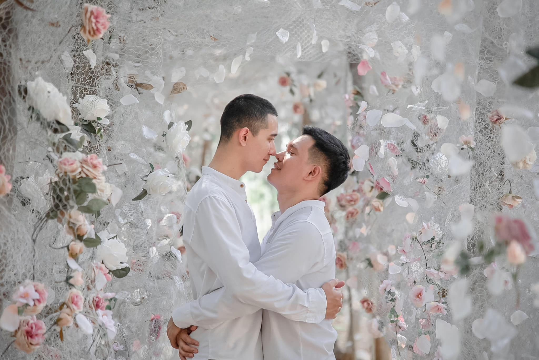 泰国夫夫档婚后幸福晒恩爱 竟收到来自海外的死亡威胁-NICEGAY