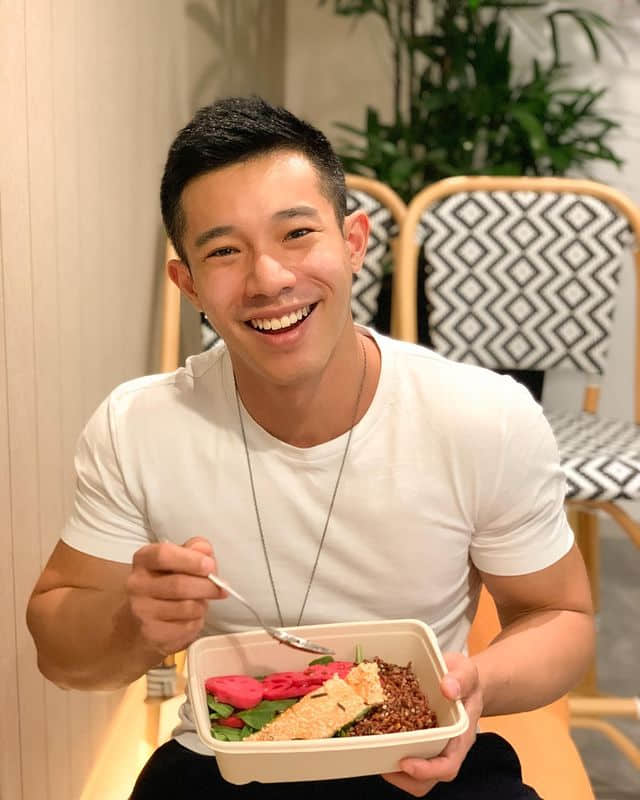 周六尝鲜肉|美好早晨给你阳光活力!新加坡肌肉帅哥补充能量来源:Cavell Lim-NICEGAY
