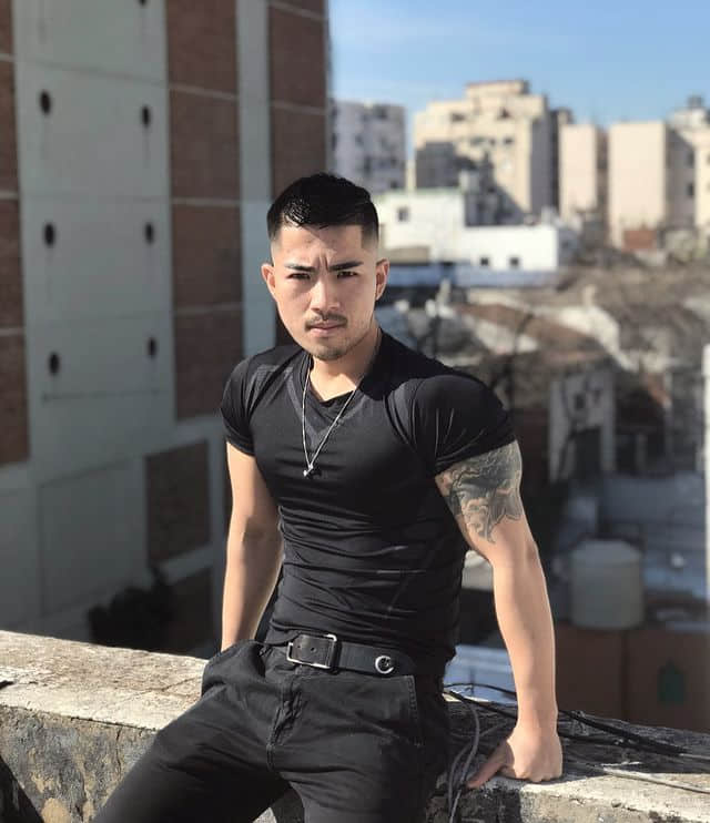 周一品肌肉|胡渣肌肉大叔五年养成计画!性感内裤的微笑勾引让人冻未条:Leo-NICEGAY