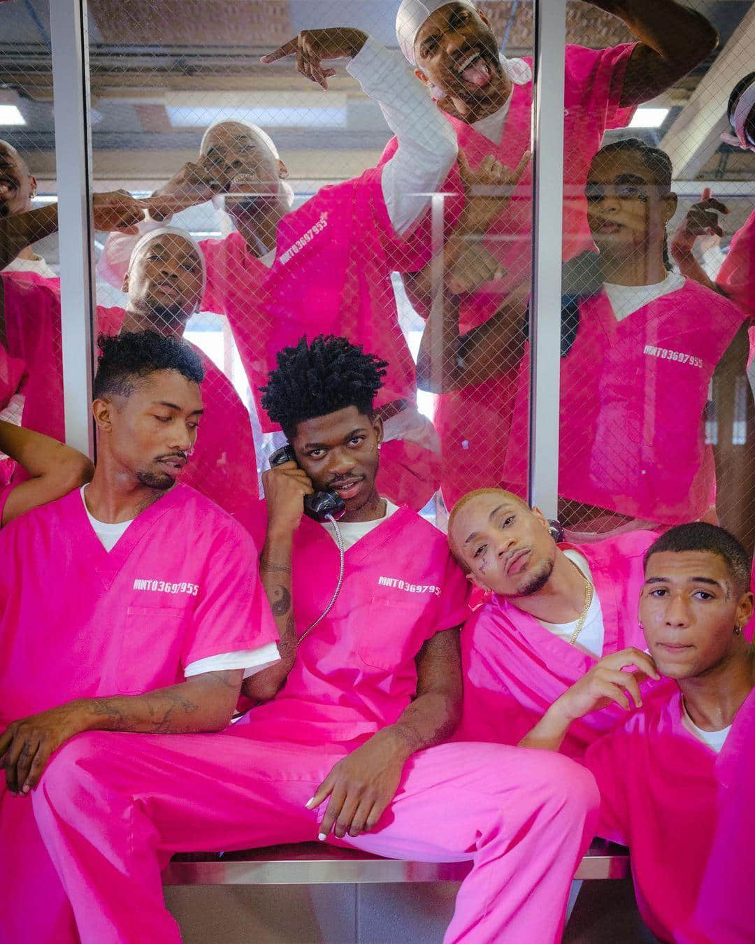 新生代同志饶舌歌手 Lil Nas X 裸池舞蹈 打破粉红监狱-NICEGAY