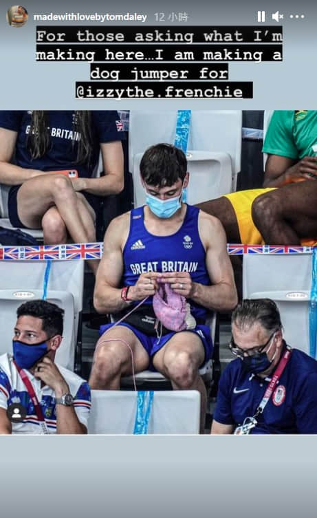 原来不只身体灵巧!?奥运金童 Tom Daley 比赛会场上展现惊人手指功夫 萌翻众网友-NICEGAY