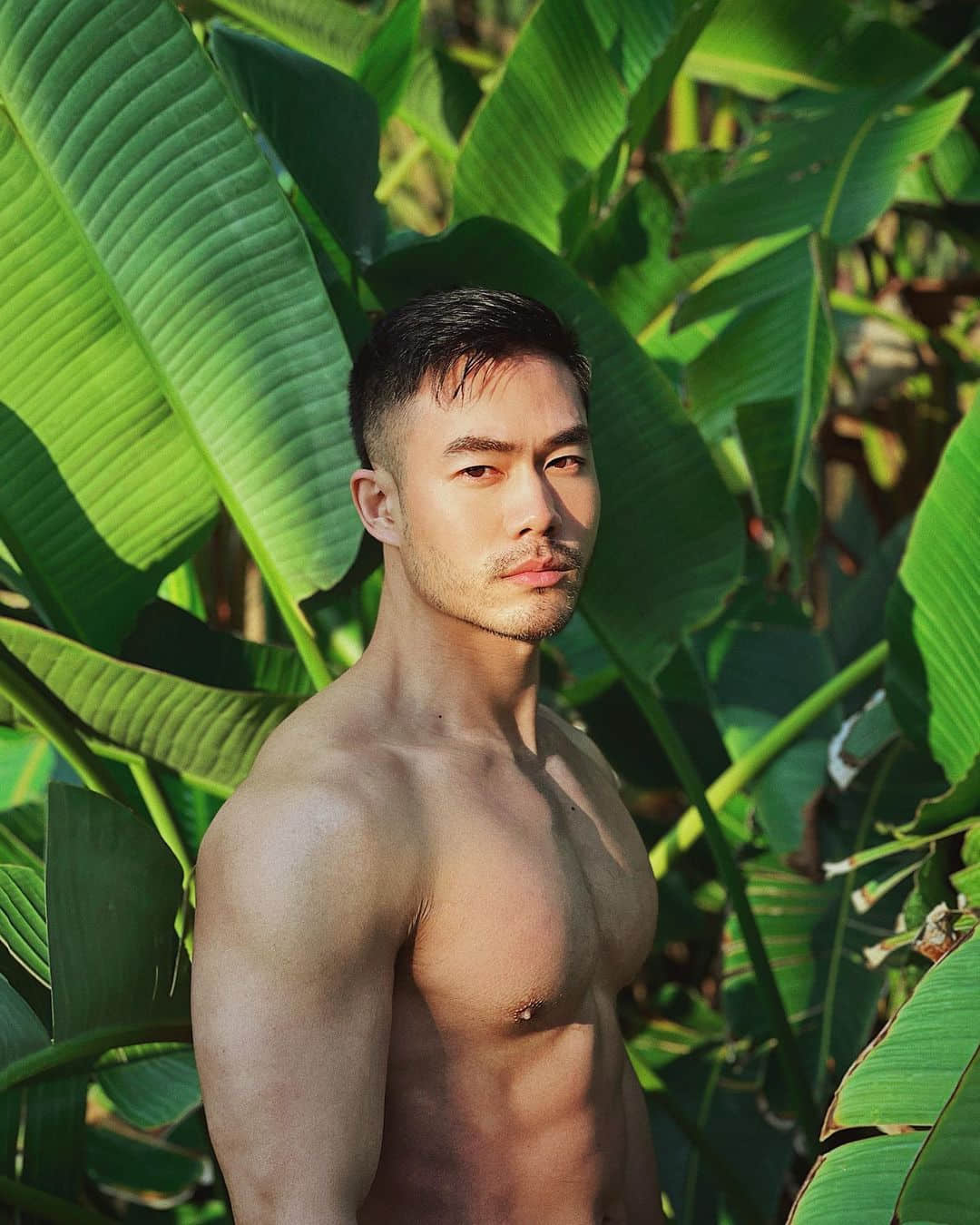 周一品肌肉|内敛稳重的男人味!圈内性感肌肉帅哥也能朴实又优雅:言武Ray-NICEGAY