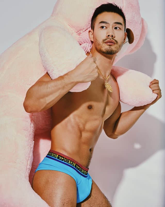 周一品肌肉|内敛稳重的男人味!圈内性感肌肉帅哥也能朴实又优雅:言武Ray-NICEGAY