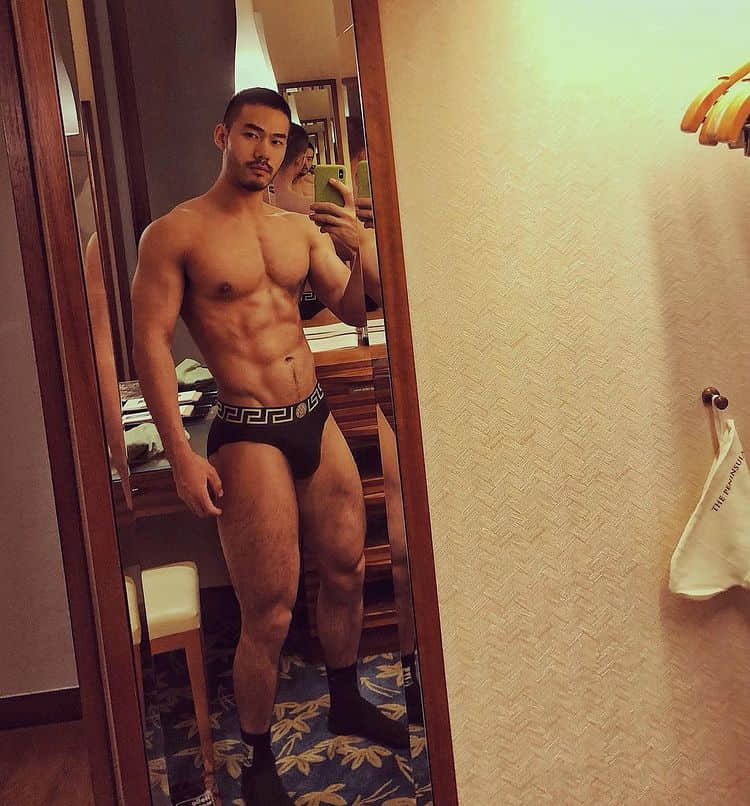 周一品肌肉|内敛稳重的男人味!圈内性感肌肉帅哥也能朴实又优雅:言武Ray-NICEGAY