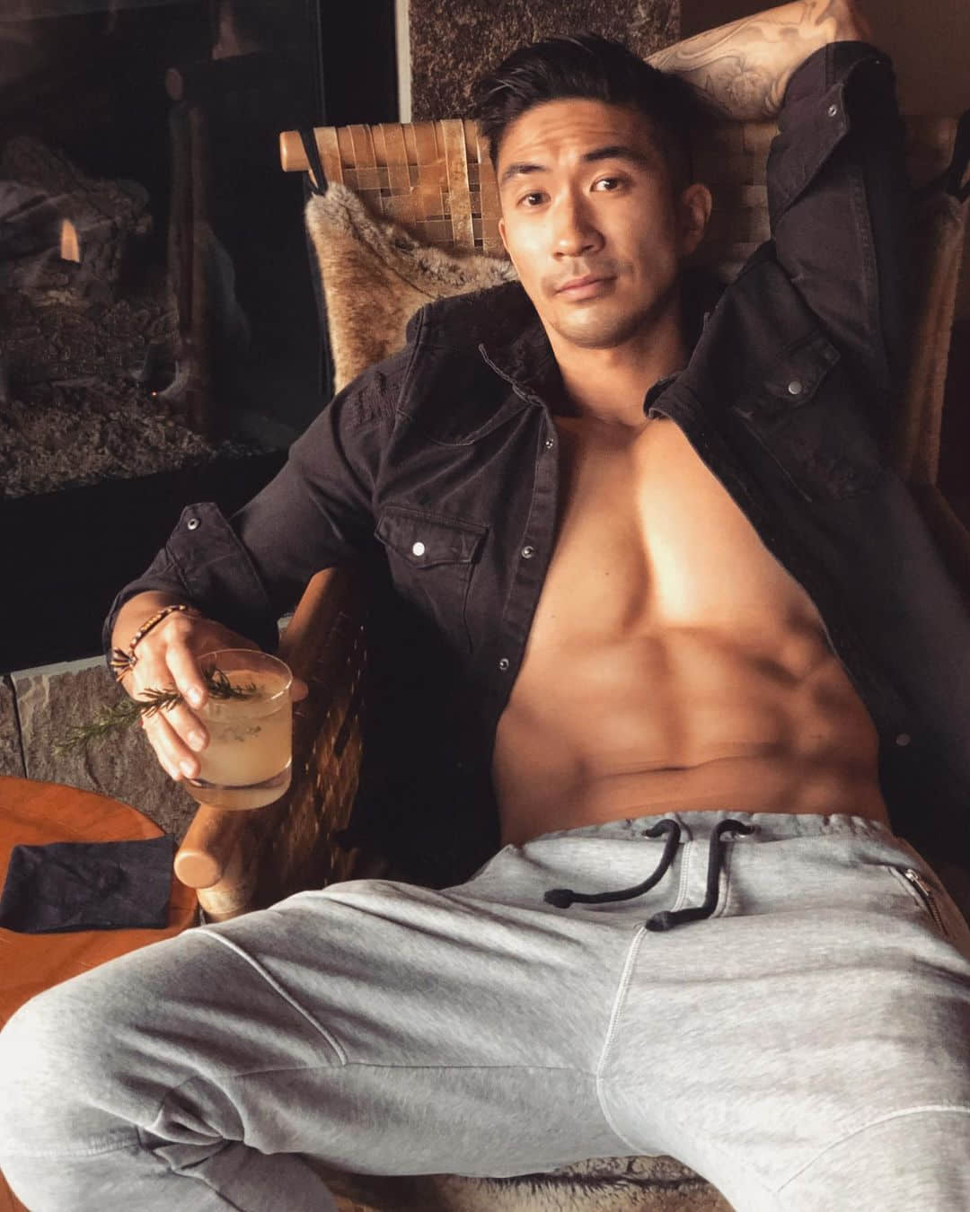周一品肌肉|天菜帅大叔主厨上桌!精壮成熟男人味填饱肚子和心灵:Ronnie Woo-NICEGAY