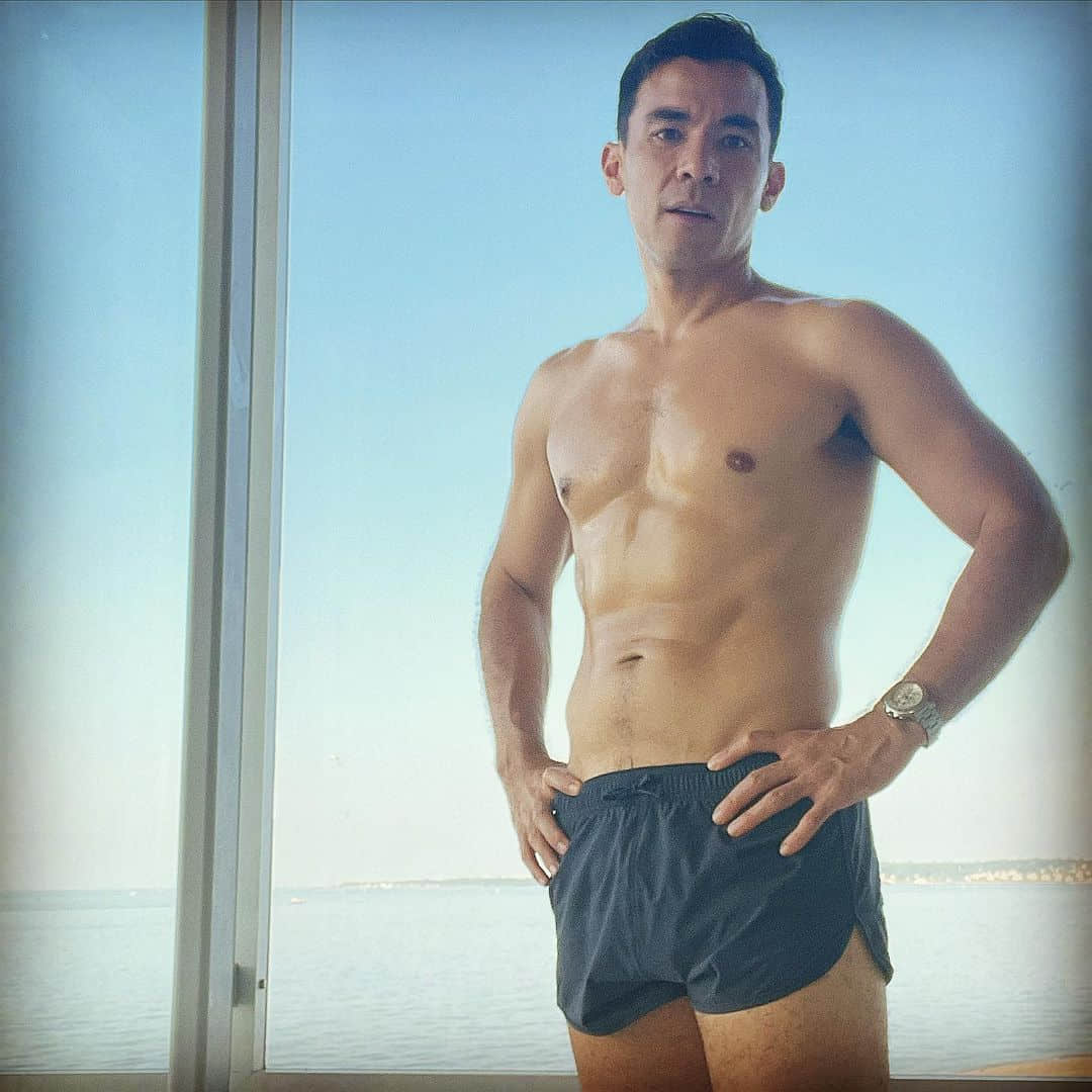 谋杀入门课男同志影星 Conrad Ricamora 即将演出长岛G情电影 Fire Island-NICEGAY