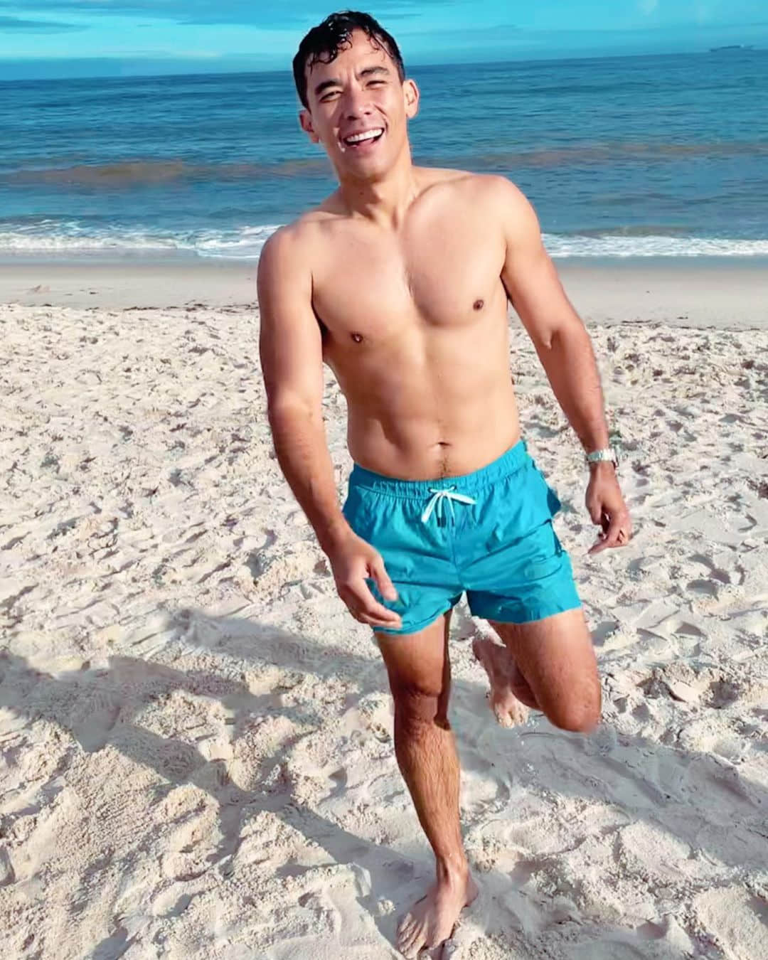 谋杀入门课男同志影星 Conrad Ricamora 即将演出长岛G情电影 Fire Island-NICEGAY