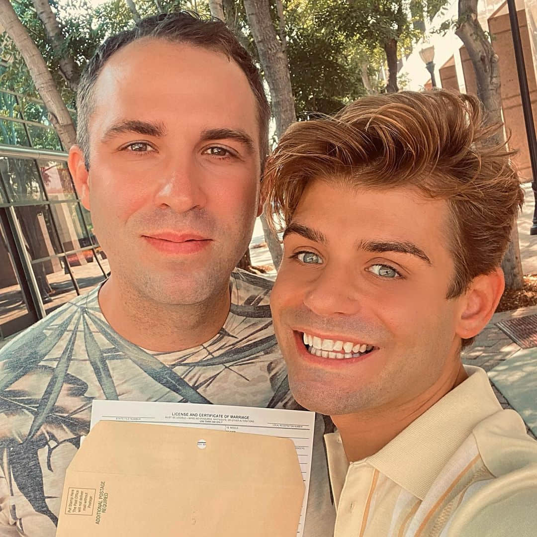 迪士尼海滩男孩与老公结婚了!社群晒出幸福照甜翻众网友-NICEGAY