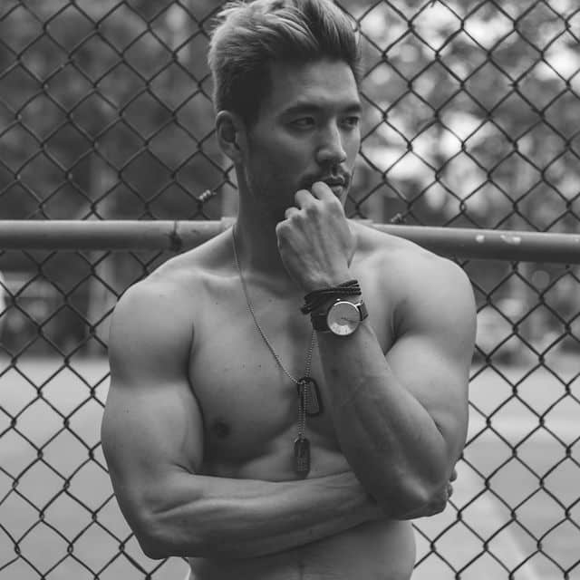 周一品肌肉|最璀璨的型男亚裔!走过坎坷路的肌肉天菜:Kevin Kreider-NICEGAY