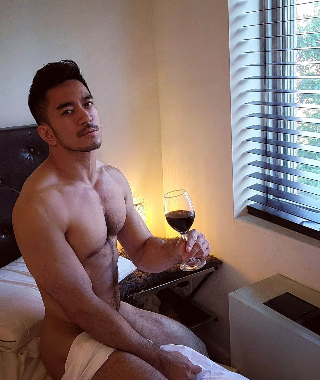 缅甸性感帅哥Okkar访谈!大秀身材之余也曾相挺缅甸同志权益!-NICEGAY