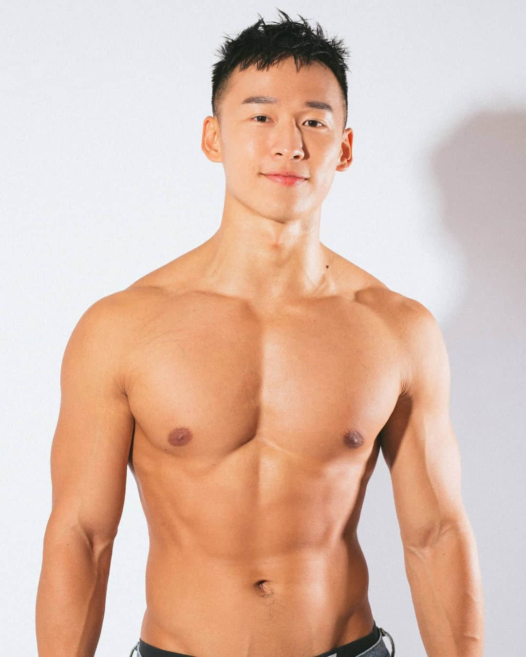 周一品肌肉|跟着肌肉巨巨一起居家健身!型男 YouTuber 重燃你减肥热情:Patrick Chen-NICEGAY
