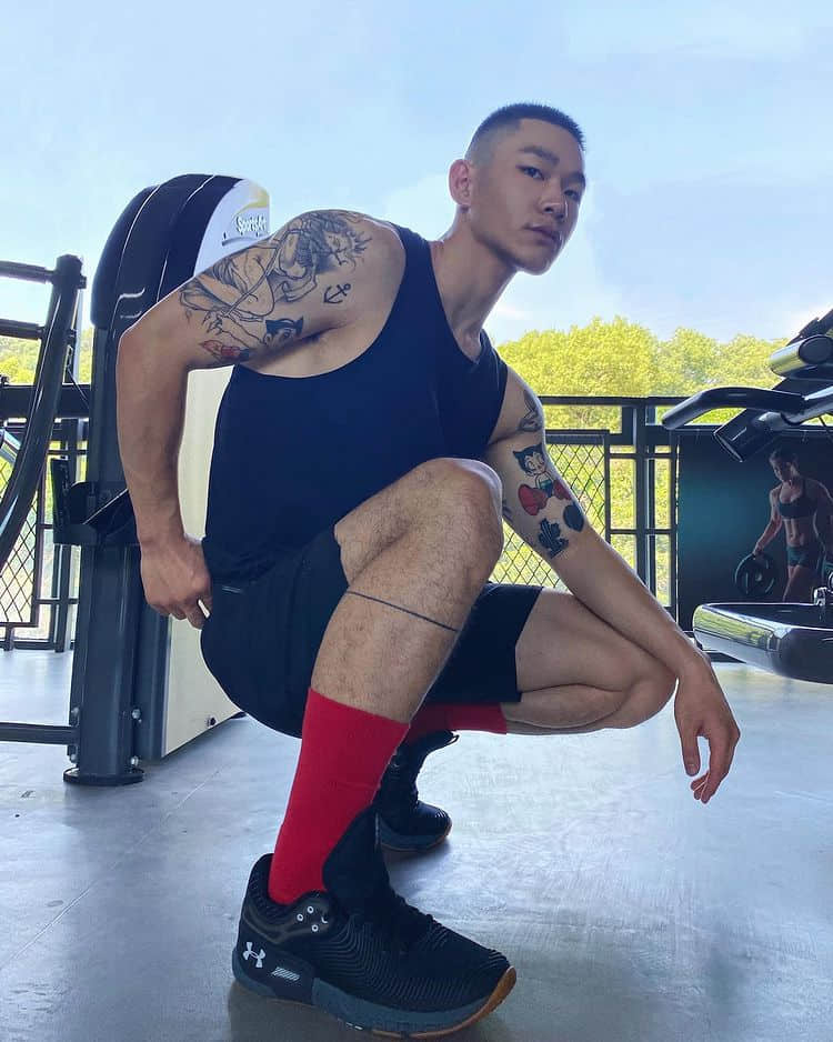 周六尝鲜肉|今晚想来一点坏男孩?狼系鲜肉男激发你的兽慾:大发-NICEGAY