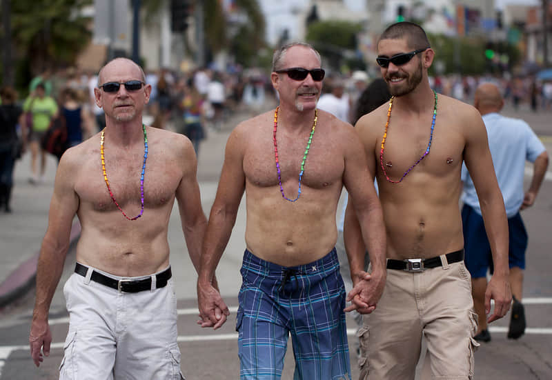暧昧对象不停玩软件还想三人行! 但我只想跟他在一起怎么办?-NICEGAY